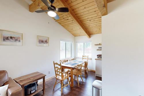 Broad Axe - Cabin #1 - Main Residence in Darby (MT)