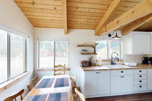 Broad Axe - Cabin #1 - Main Residence in Darby (MT)