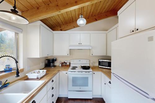 Broad Axe - Cabin #1 - Main Residence in Darby (MT)