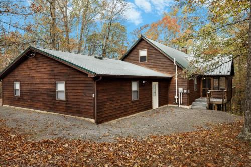 Spacious w Deck Grill Fire Pit Game Room & WiFi in Great Cacapon, USA