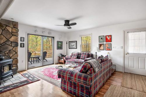 Spacious w Deck Grill Fire Pit Game Room & WiFi in Great Cacapon, USA