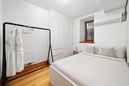 Modern, cozy apartment in heart of Mont Royal