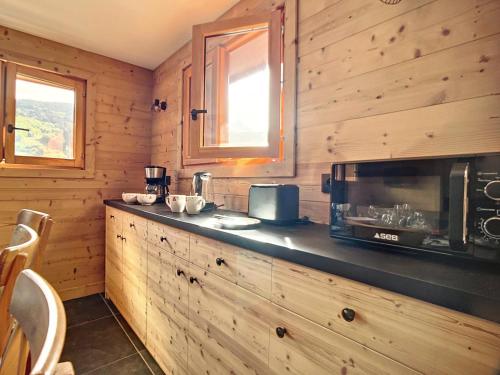 Résidence Ch. Col De La Lune - Chalet Montagnard avec Jacuzzi et Vue Panoramique MAE-4544 (Residence Ch. Col De La Lune - Chalet Montagnard avec Jacuzzi et Vue Panoramique MAE-4544) in Les Allues