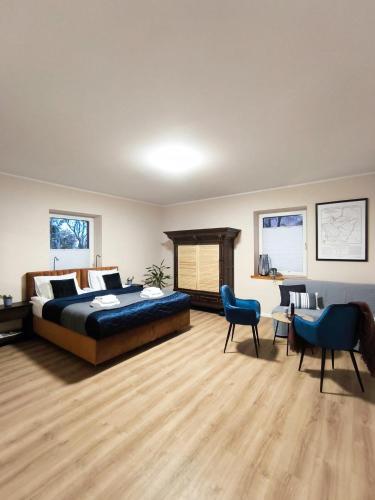 2 bedrooms, 5 beds