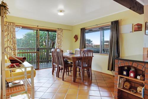 Family Sunset Retreat with Sea Views