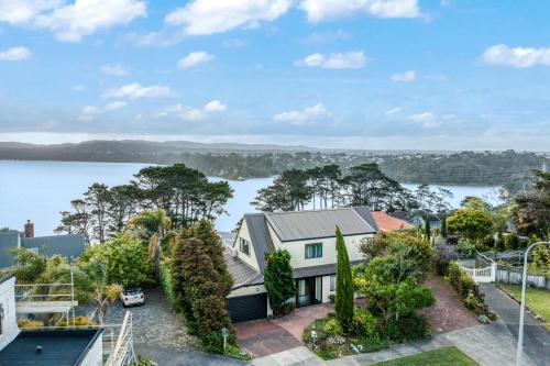 Family Sunset Retreat with Sea Views