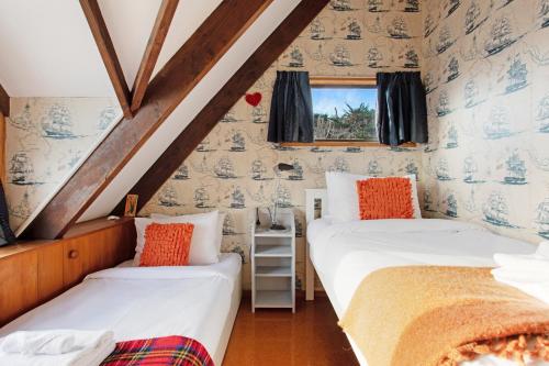 Family Sunset Retreat with Sea Views