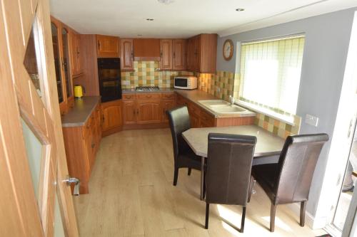 ห้องครัว, โดฟเดล โฮเทล แอนด์ เรสเตอรองต์ (Dovedale Hotel and Restaurant) in กริมส์บี