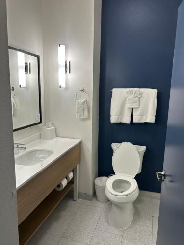 Super 8 by Wyndham Nacogdoches - image 3