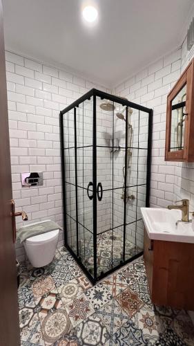 Double or Twin Room with Private Bathroom image 4