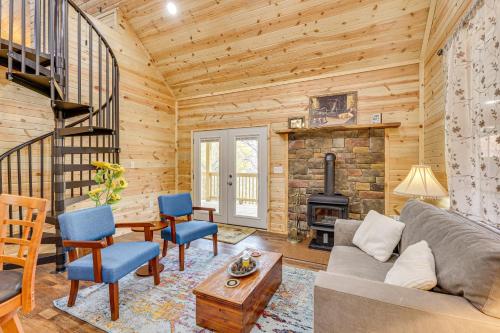 Near Greenbrier River! Mtn-View Cabin w/ Fire Pit in Marlinton