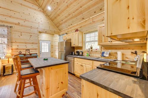 Near Greenbrier River! Mtn-View Cabin w/ Fire Pit in Marlinton
