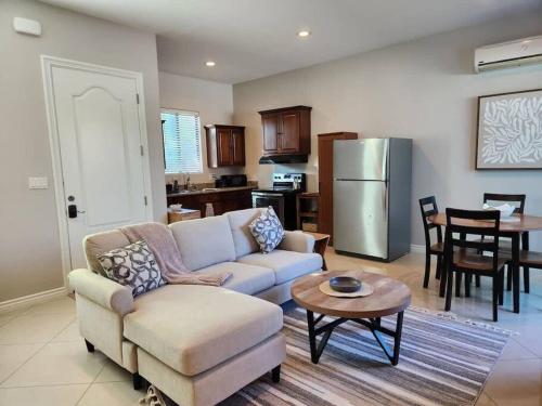 Spacious 1 Bed ADU in Encino, Home Away from Home in Los Angeles, USA