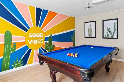 Good Vibes Pool Hot Tub Putt Putt Pool Table – khách sạn tại Phố cổ Scottsdale