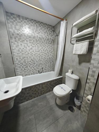 Double or Twin Room with Sea View image 6