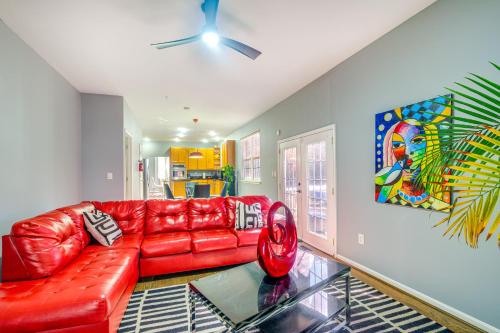 11 Mi to DC Modern Home with Deck and Grill! in Fort Washington, USA