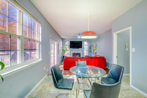 11 Mi to DC Modern Home with Deck and Grill! in Fort Washington, USA