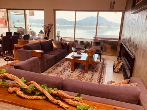 Casa La Bolita in Valle de Bravo, Mexico
