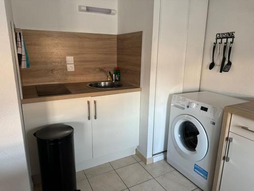 廚房, ღ Pertuis - Au cœur de Saintes, Spacieux & Cosy in 聖特斯