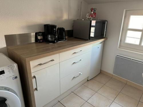 廚房, ღ Pertuis - Au cœur de Saintes, Spacieux & Cosy in 聖特斯