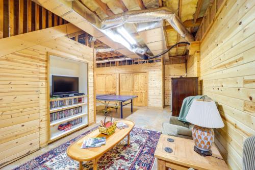 Cabin with 22 Acres and Patio - 3 Mi to Blowing Rock - image 11