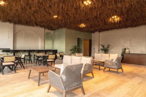 Stylish Tulum Retreat for 6, Near Everything, Tulum