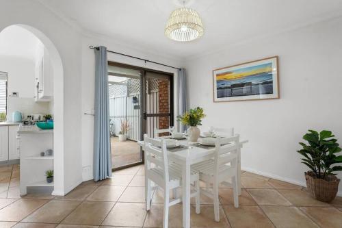 Sapphire by the Sea - Beach Family Modern in West Lakes