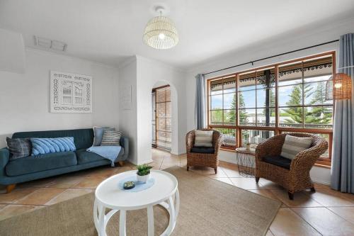 Sapphire by the Sea - Beach Family Modern in West Lakes