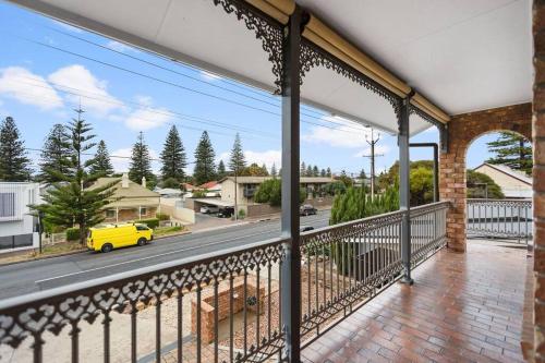 Sapphire by the Sea - Beach Family Modern in West Lakes