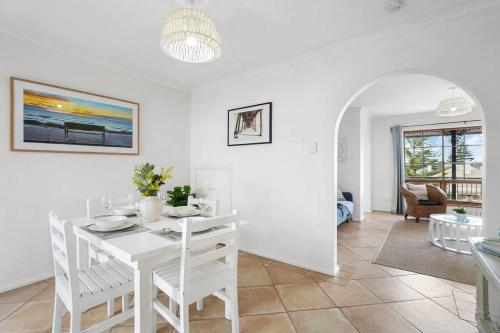 Sapphire by the Sea - Beach Family Modern in West Lakes