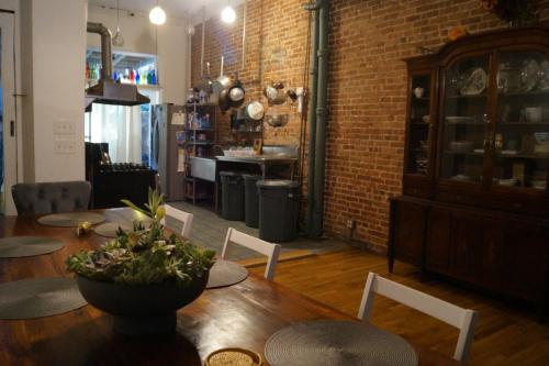 Macaw Guest House in Upper East Side