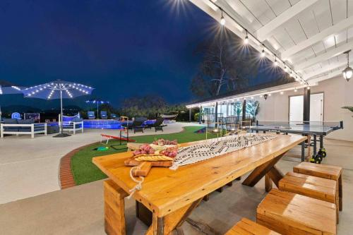 Immaculate 5BR Micro Resort with Heated Pool & Spa in Del Cerro