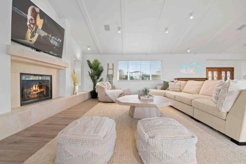 Immaculate 5BR Micro Resort with Heated Pool & Spa in Del Cerro