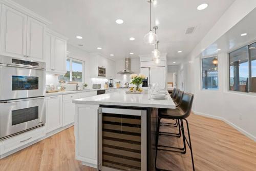 Immaculate 5BR Micro Resort with Heated Pool & Spa in Del Cerro