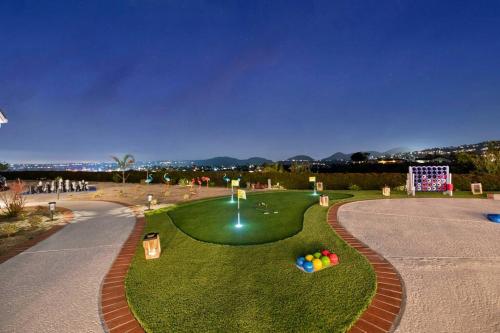 Immaculate 5BR Micro Resort with Heated Pool & Spa in Del Cerro