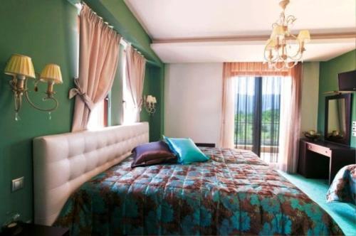 3 twin beds