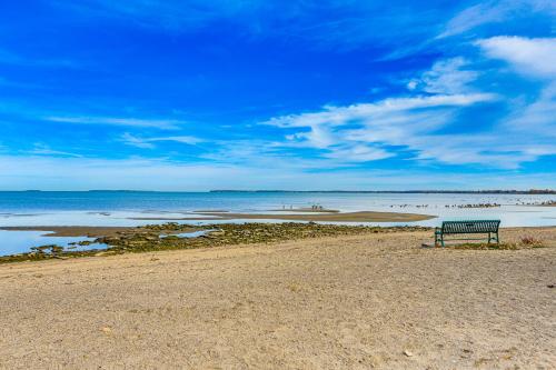 Walk to Beach and Lighthouse Port Clinton Studio in Port Clinton, USA