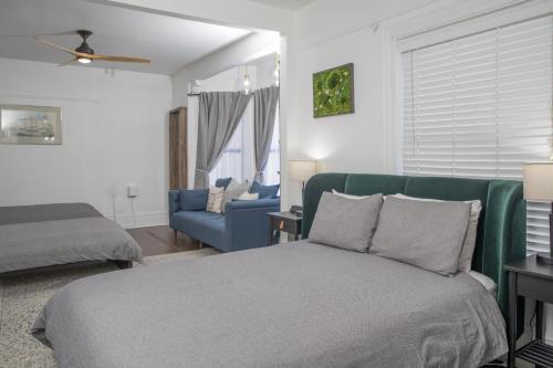 Quadruple Room with Shared Bathroom room in Hayes Valley Inn
