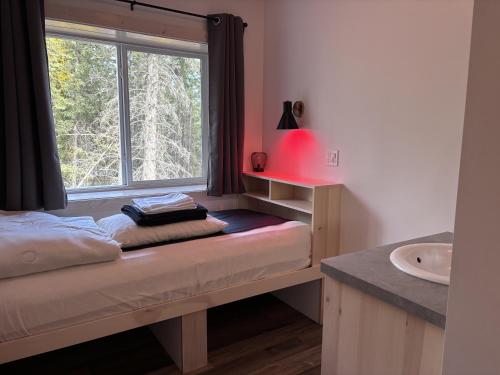 Jasper East Hostel - Near Jasper National Park East Gate Entrance