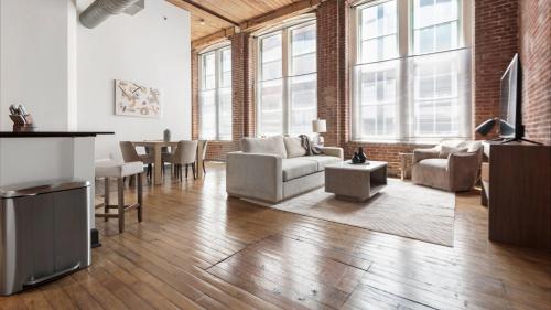 Six Cord Apartments by Barsala in Saint Louis, USA
