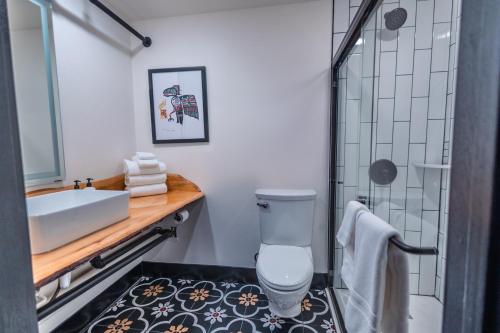 Waterfront on Glacier Room Type - Deluxe King Room