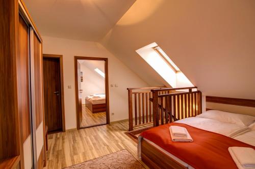 Maisonette Apartment with Balcony and Extra Bed image 7