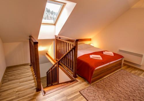 Maisonette Apartment with Balcony and Extra Bed image 6