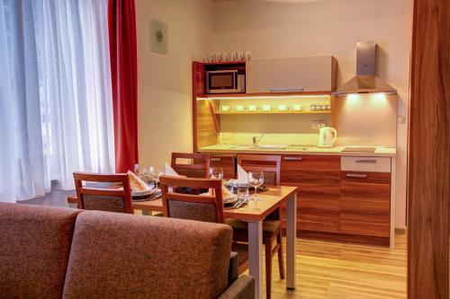 Maisonette Apartment with Balcony and Extra Bed image 4