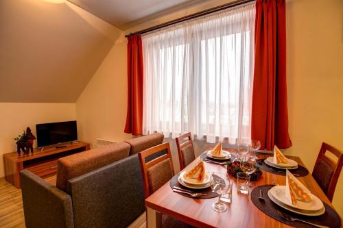Maisonette Apartment with Balcony and Extra Bed image 3