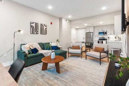 NoLibs, by Fishtown, Rooftop, Sleeps 4, King Bed in Philadelphia, USA