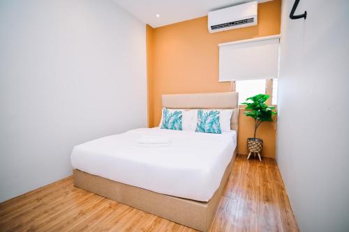 Swing & Pillows - Armenian Victoria , Georgetown Penang