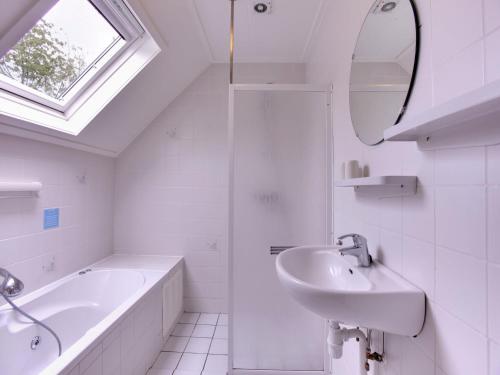 Ванна кімната, Detached Home in Netherlands with Garden in Далфсен