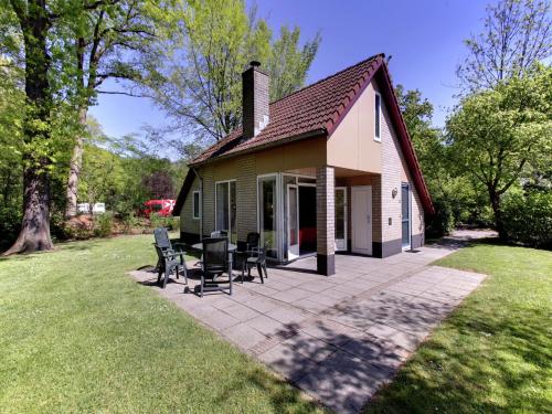 Зовнішній вигляд готелю, Detached Home in Netherlands with Garden in Далфсен