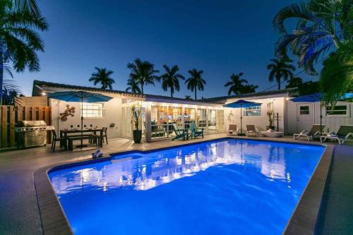 Casa Azul with a Private Heated Saltwater Pool in Fort Lauderdale, USA